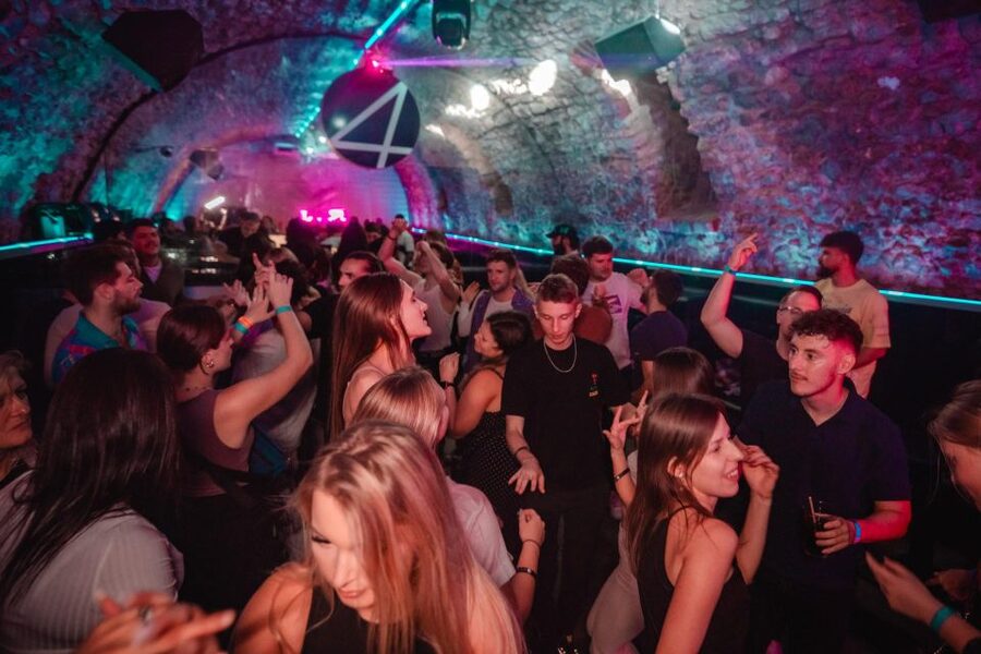 VIP Club Entry and Booth Booking - The premium booth on the dance floor: closeness with comfort