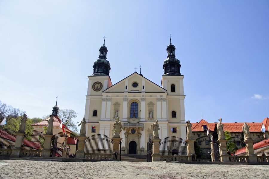 Wadowice and Kalwaria: John Paul II Route - Kalwaria Zebrzydowska UNESCO Complex: 42 Chapels, a 1601 Pilgrimage Town, and the 17th-Century Baroque Church