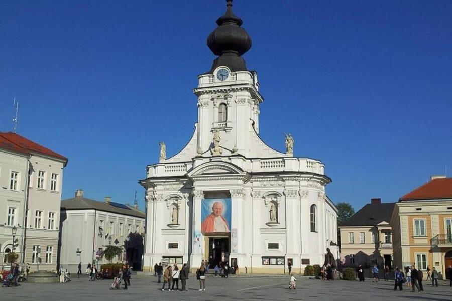 Wadowice, Kalwaria and Lagiewniki: John Paul II Tour - Wadowice: John Paul II’s family home and the church of baptism and confirmation