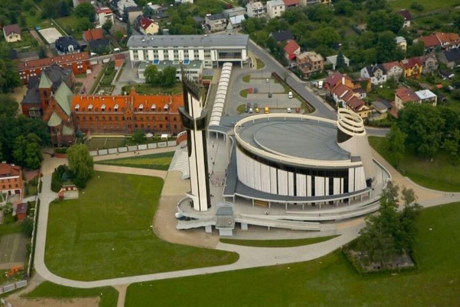 Wadowice, Kalwaria and Lagiewniki: John Paul II Tour - Getting from Kraków: the value of pickup and a licensed driver