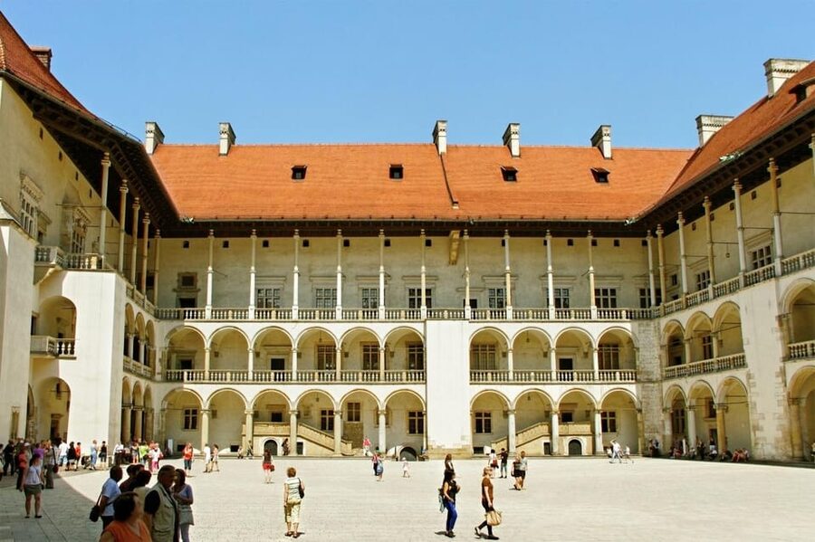 Wawel Castle and Cathedral Guided Tour - Wawel Cathedral: Gothic Splendor in an Active Church