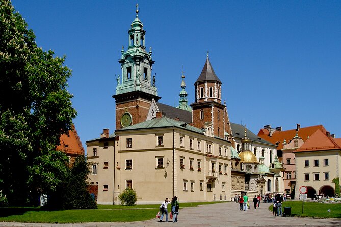 Wawel Castle and Cathedral Guided Walking Tour in Kraków - How the guide makes a 1-hour castle stop actually work