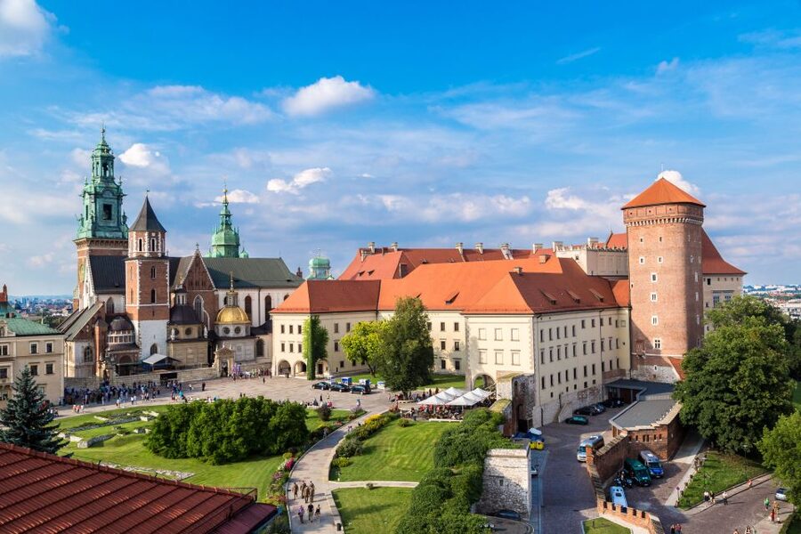 Wawel Castle, Cathedral, & Rynek Underground Tour with Lunch - Lunch in Krakow: a local bistro break between Wawel and the underground
