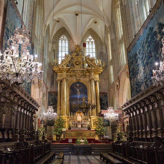 Wawel Castle, Old Town with St. Mary's Church Guided Tour - St. Mary’s Basilica: Veit Stoss altar and the hourly trumpet call