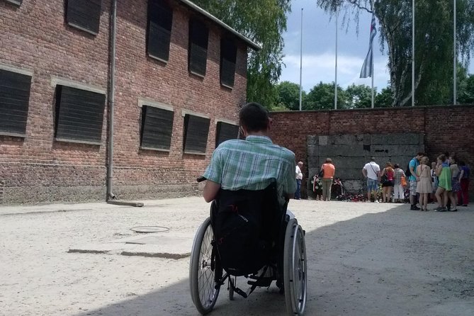 Wheelchair accessible PRIVATE transfer to Auschwitz - Birkenau - Auschwitz I visit: what to expect at the main entrance