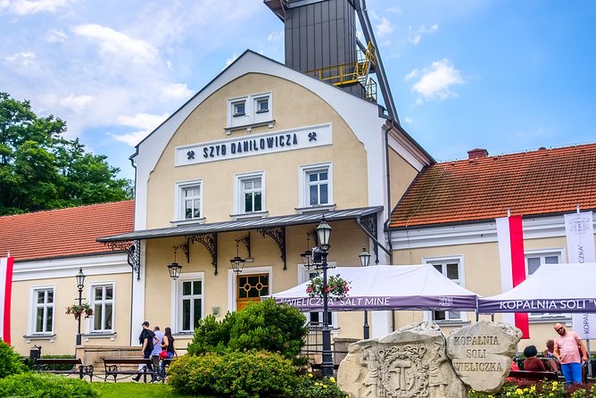 Wieliczka Salt Mine guided tour from Krakow with pickup options - The underground circuit: what 380 stairs and 16°C feel like