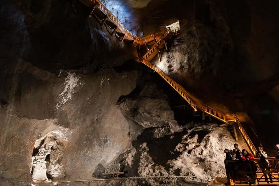 Wieliczka Salt Mine Tour from Kraków – Skip the Line Entry - The descent: 800 steps, 17–18ºC, and why good shoes are not optional