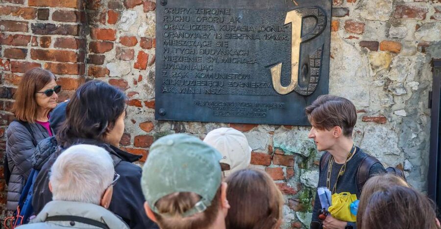 World War II in Krakow Walking Tour in English - Meeting at the triangle square near Wawel Hill