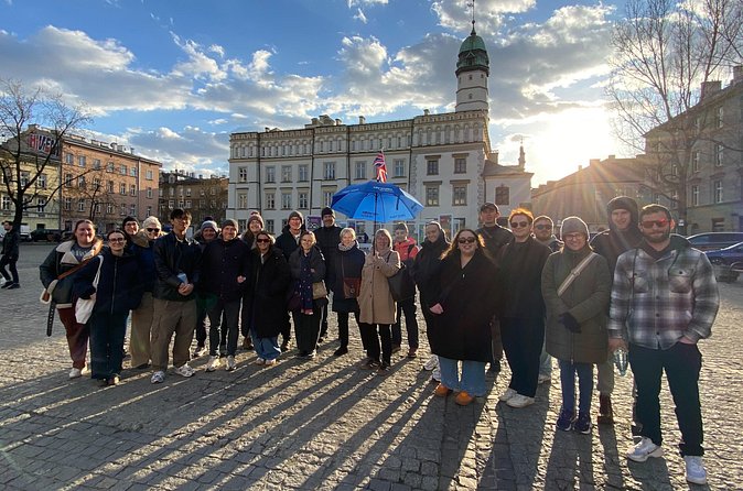 World War Two in Krakow: Jewish Quarter & Ghetto Tour - Okrąglak Finish: Street Food and Evening Energy After Difficult Stories