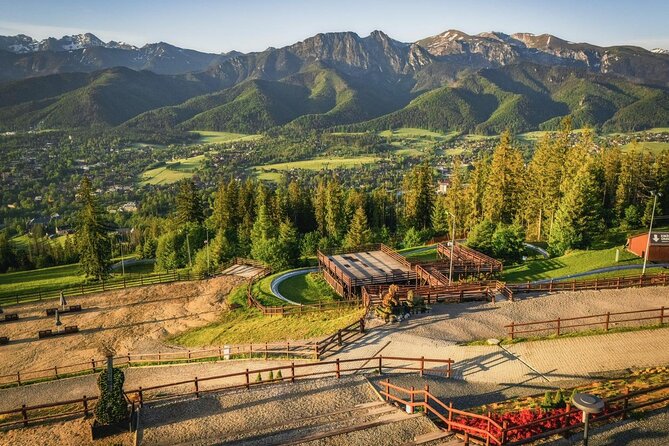 Zakopane Private day trip from Krakow with Hot Springs, cable Car - Chochołów and the wooden carver: a small cultural stop with a lot of soul
