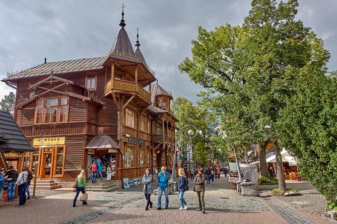 Zakopane & Slovakia Tour from Krakow - Zakopane’s Old Town Walk: Cemetery Footnotes and Mountain Culture