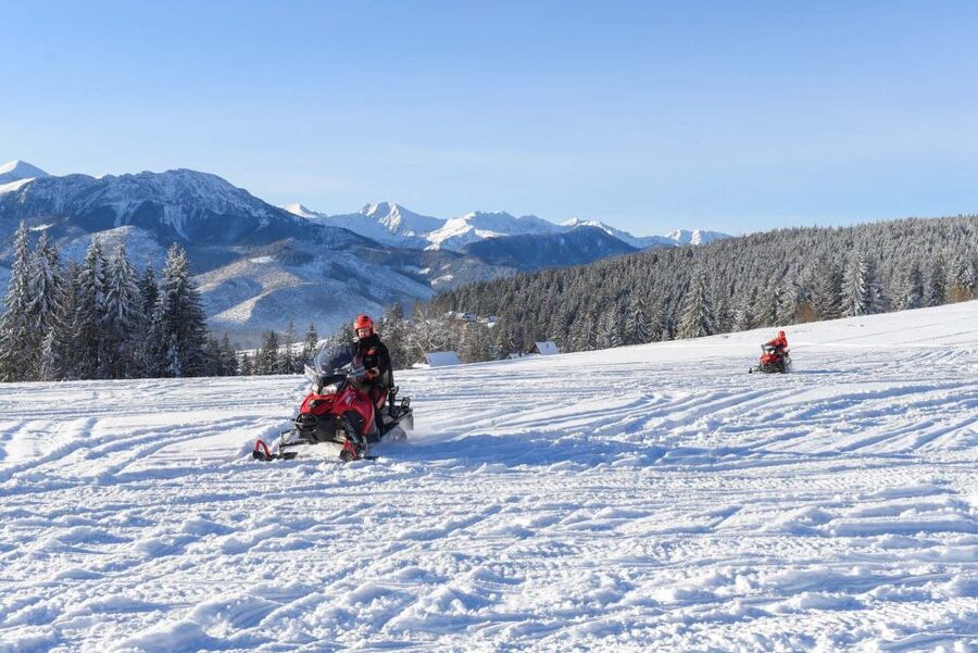 Zakopane: Snowmobiles Expedition and Optional Bonfire - Getting ready at SNOWDOO base near Gubałówka