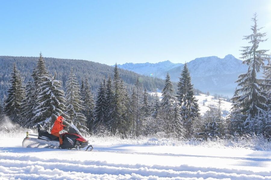 Zakopane: Snowmobiles Expedition and Optional Bonfire - First minutes on the throttle: what the briefing is really for